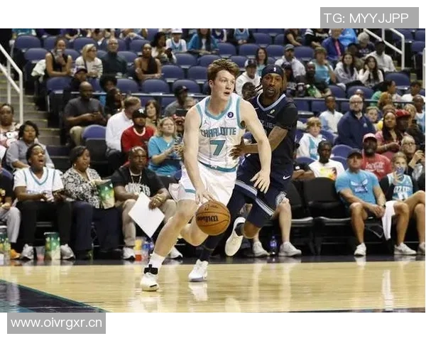 克尼佩尔表现起伏不定10投仅中3收获8分4板3助2帽并有5次失误